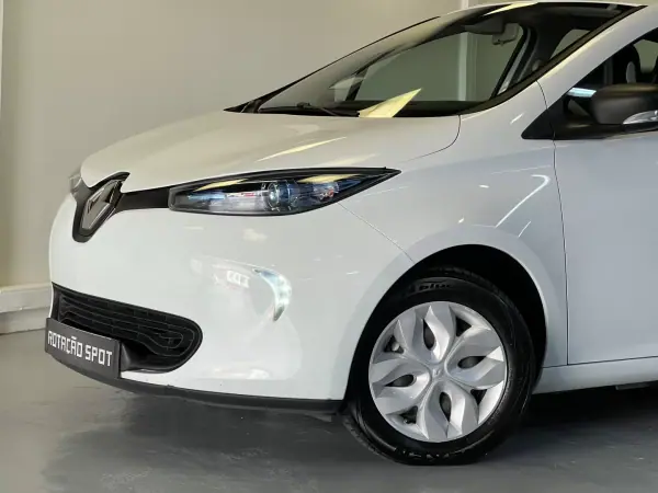 Renault Zoe 2018 - 10990 EUR, 130000 km - AUTO.MOTO.pt - 130000km - foto 22 de 36