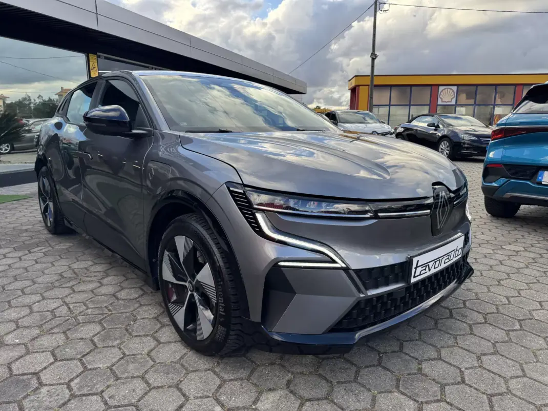 Renault Mégane E-Tech 2022 - 22500 EUR, 73000 km - AUTO.MOTO.pt - 73000km - foto 2 de 36