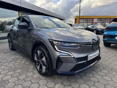 Renault Mégane E-Tech 2022 - 22500 EUR, 73000 km - AUTO.MOTO.pt - 73000km - foto 2 de 36