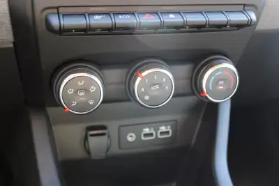 Renault Clio 2024 - 18750 EUR, 1753 km - AUTO.MOTO.pt - 1753km - foto 20 de 22