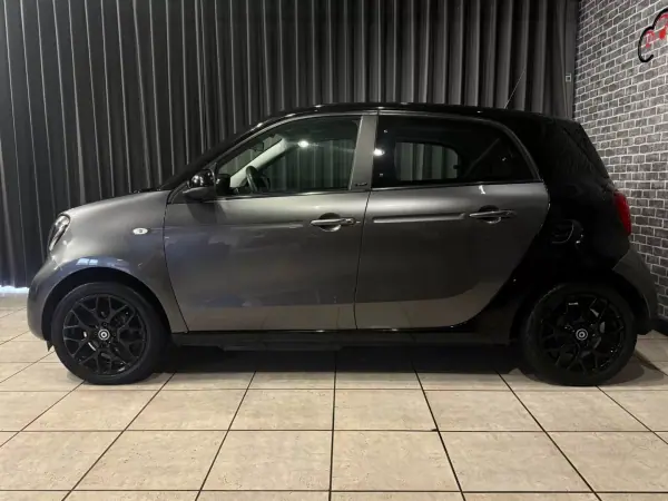 Smart ForFour 2018 - 11990 EUR, 58000 km - AUTO.MOTO.pt - 58000km - foto 3 de 18