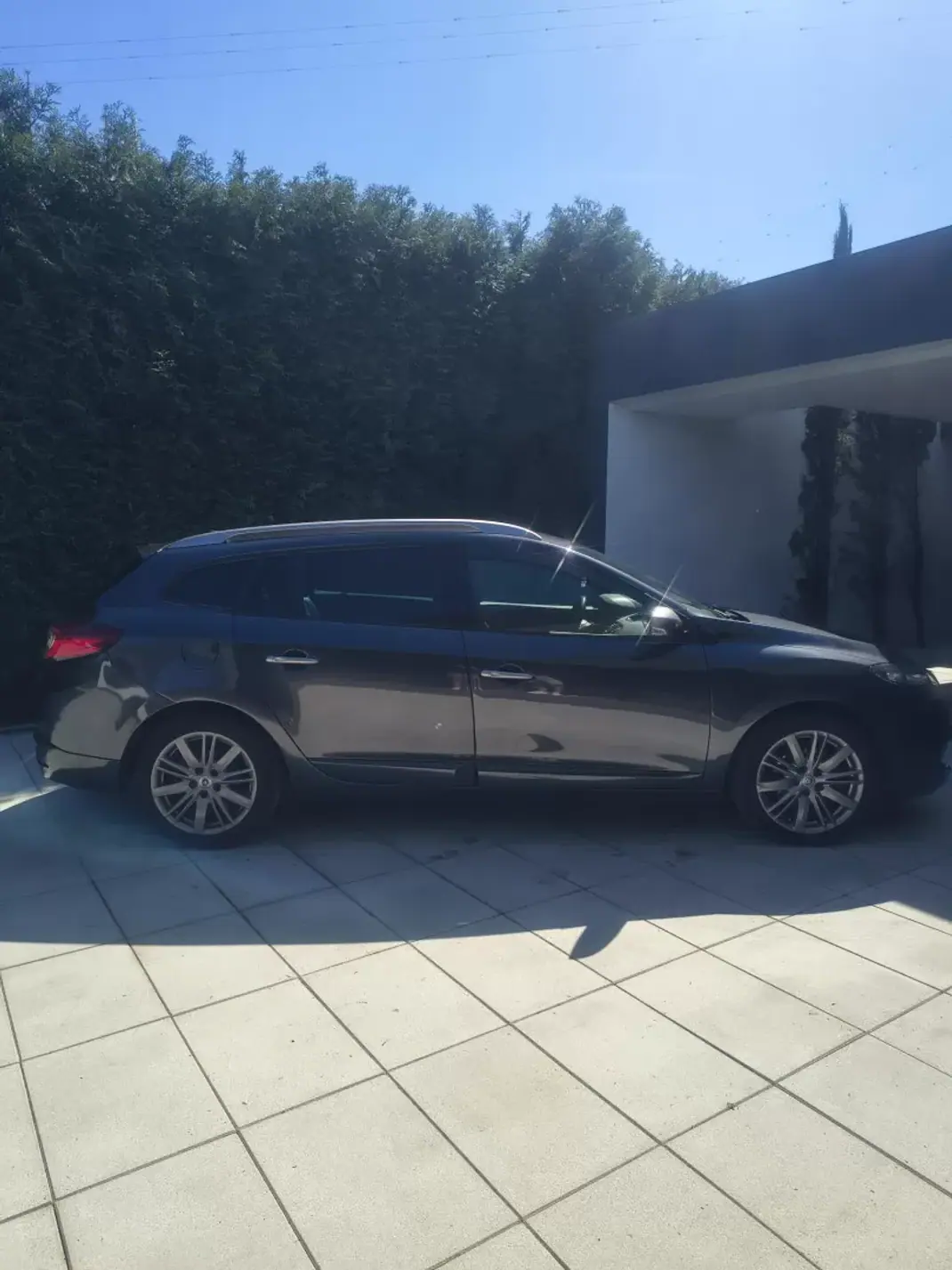 Renault Mégane 2012 - 8500 EUR, 240000 km - AUTO.MOTO.pt - 240000km - foto 8 de 26