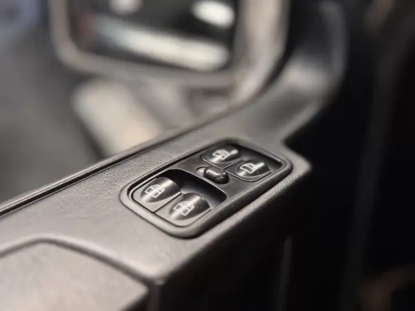 Mercedes-Benz G 55 AMG 2005 - 79990 EUR, 185700 km - AUTO.MOTO.pt - 185700km - foto 12 de 29