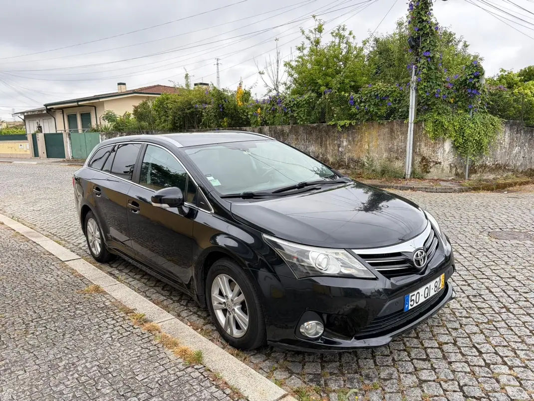 Toyota Avensis SW 2012 - 8000 EUR, 132000 km - 132000km - foto 2 de 8
