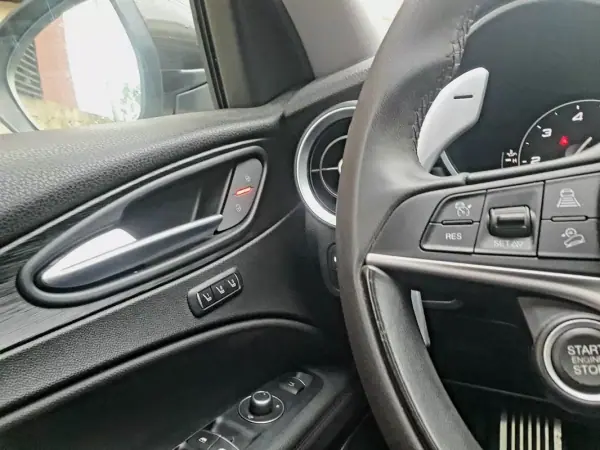 Alfa Romeo Stelvio 2020 - 29980 EUR, 47900 km - AUTO.MOTO.pt - 47900km - foto 26 de 28