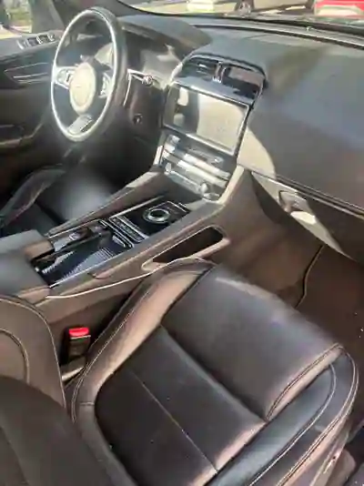 Jaguar F-Pace 2019 - 22900 EUR, 98500 km - 98500km - foto 8 de 13