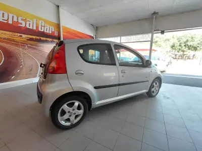 Peugeot 107 2011 - 4899 EUR, 189000 km - AUTO.MOTO.pt - 189000km - foto 3 de 17