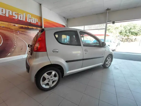 Peugeot 107 2011 - 4899 EUR, 189000 km - AUTO.MOTO.pt - 189000km - foto 3 de 17