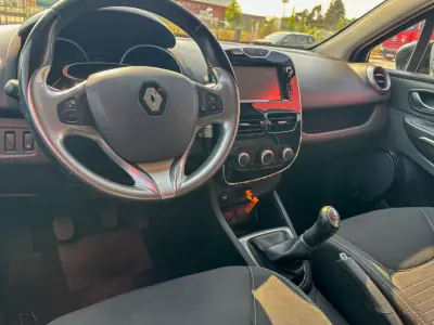 Renault Clio 2016 - 10900 EUR, 119999 km - AUTO.MOTO.pt - 119999km - foto 7 de 14