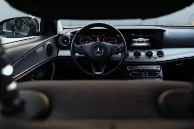 Mercedes-Benz E 220 2017 - 25000 EUR, 168000 km - AUTO.MOTO.pt - 168000km - foto 24 de 30