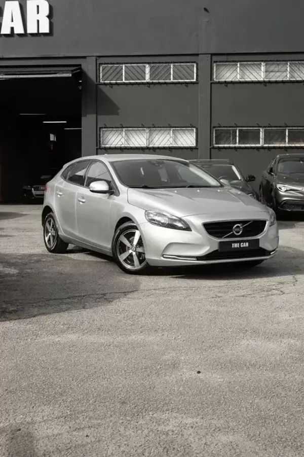 Volvo V40 2013 - 10999 EUR, 275270 km - AUTO.MOTO.pt - 275270km - foto 4 de 24