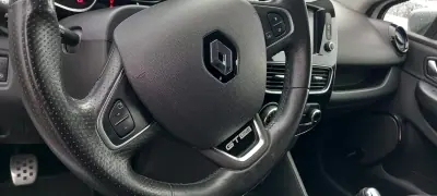 Renault Clio 2017 - 13500 EUR, 140820 km - AUTO.MOTO.pt - 140820km - foto 11 de 15