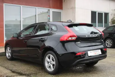 Volvo V40 2016 - 13990 EUR, 143000 km - AUTO.MOTO.pt - 143000km - foto 11 de 24
