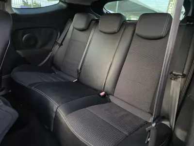 Renault Mégane Coupe 2011 - 8990 EUR, 234000 km - AUTO.MOTO.pt - 234000km - foto 31 de 33