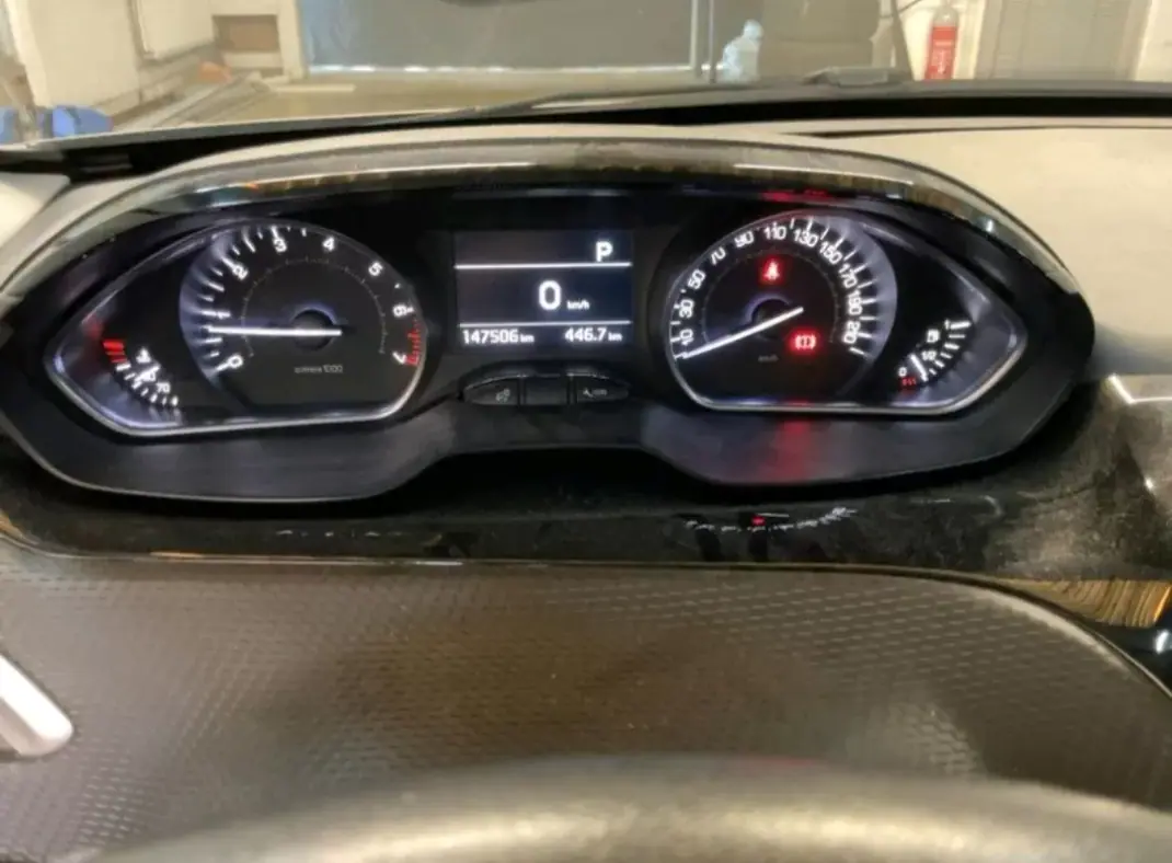Peugeot 2008 2016 - 9740 EUR, 147506 km - AUTO.MOTO.pt - 147506km - foto 2 de 9