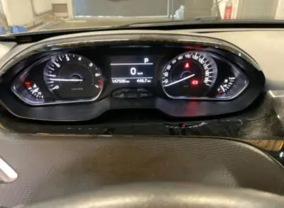 Peugeot 2008 2016 - 9740 EUR, 147506 km - AUTO.MOTO.pt - 147506km - foto 2 de 9