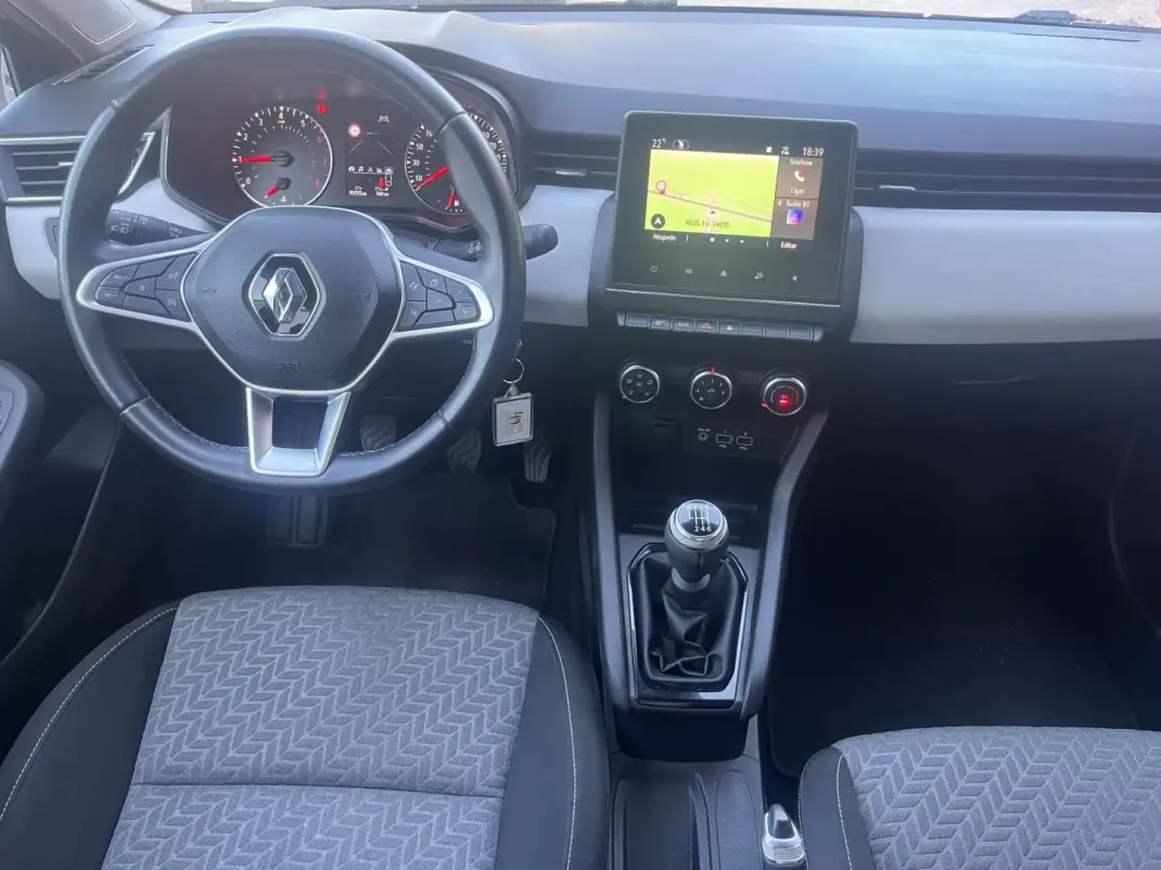 Renault Clio 2023 - 15900 EUR, 93754 km - 93754km - foto 5 de 7
