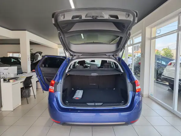 Peugeot 308 SW 2018 - 8950 EUR, 229000 km - AUTO.MOTO.pt - 229000km - foto 16 de 37