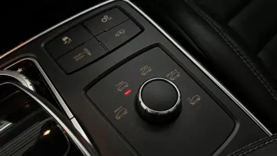 Mercedes-Benz GLE 63 AMG 2015 - 99990 EUR, 149475 km - AUTO.MOTO.pt - 149475km - foto 39 de 42