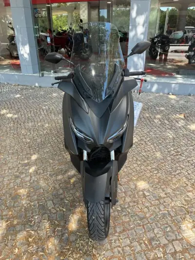 Yamaha XMAX 2022 - 3950 EUR, 28105 km - AUTO.MOTO.pt - 28105km - foto 6 de 13