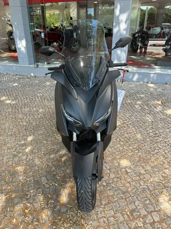 Yamaha XMAX 2022 - 3950 EUR, 28105 km - AUTO.MOTO.pt - 28105km - foto 6 de 13