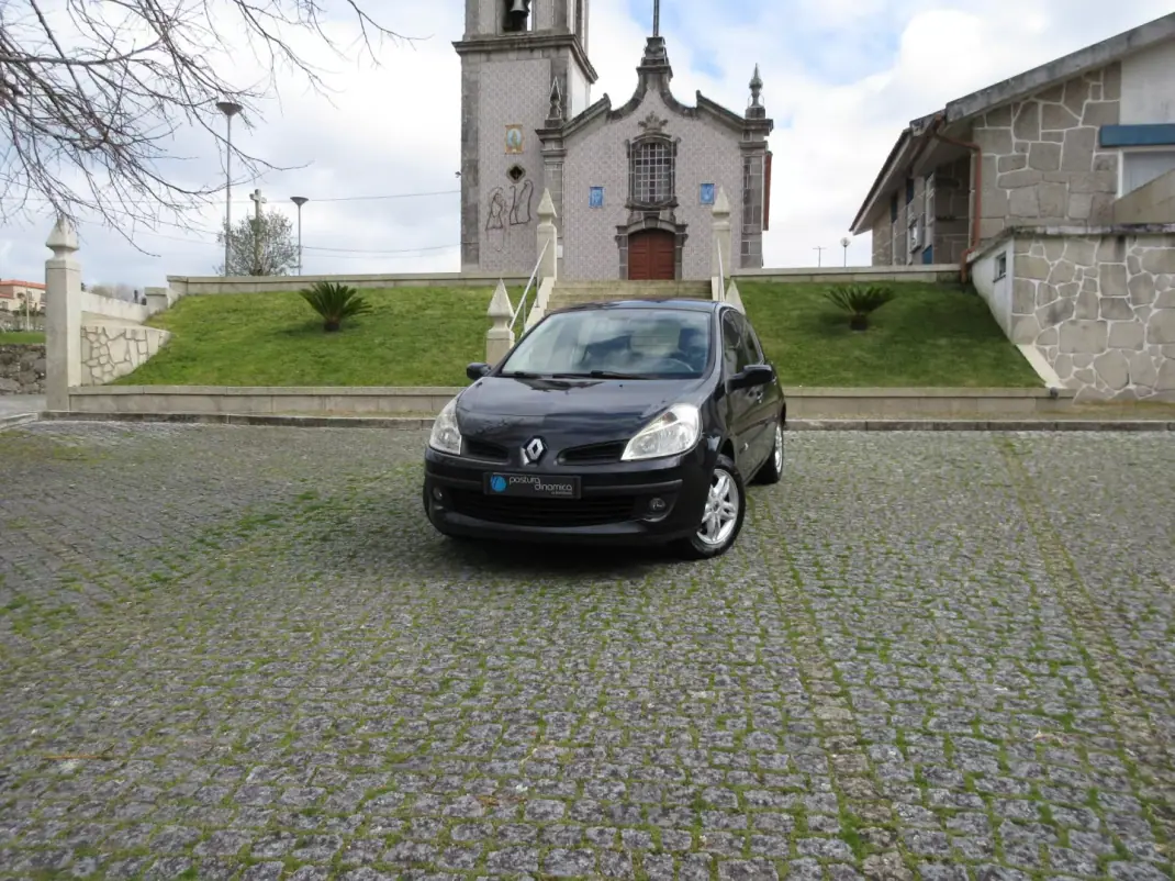 Renault Clio 2006 - 3990 EUR, 249000 km - AUTO.MOTO.pt - 249000km - foto 1 de 38