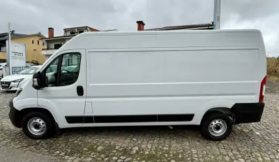 Fiat DUCATO 2.2 M-Jet L3H2 140Cv | IVA DEDUTÍVEL 2023 - 27950 EUR, 28000 km - AUTO.MOTO.pt - 28000km - foto 6 de 23