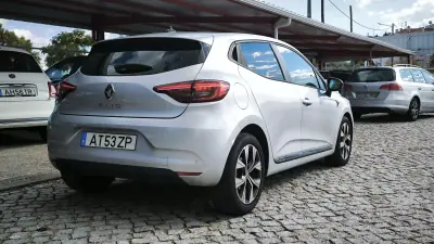 Renault Clio 2022 — photo 5 of 10