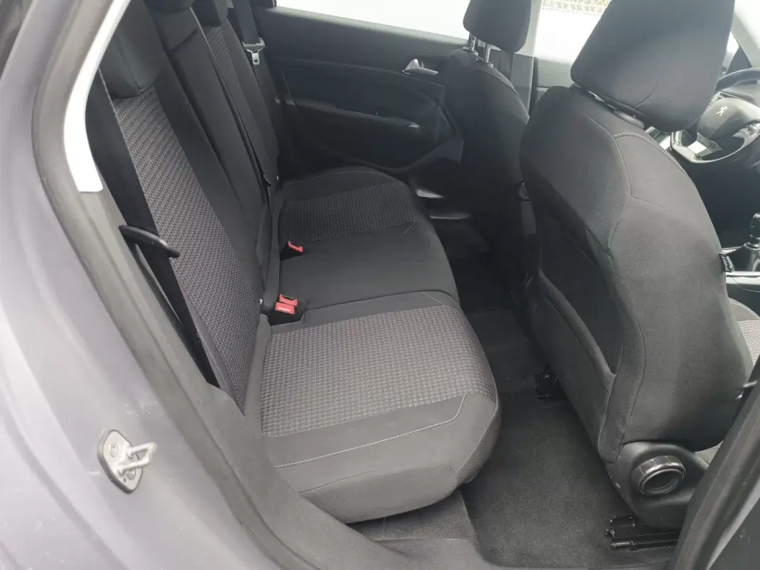 Peugeot 308 2020 - 13900 EUR, 168102 km - AUTO.MOTO.pt - 168102km - foto 25 de 28