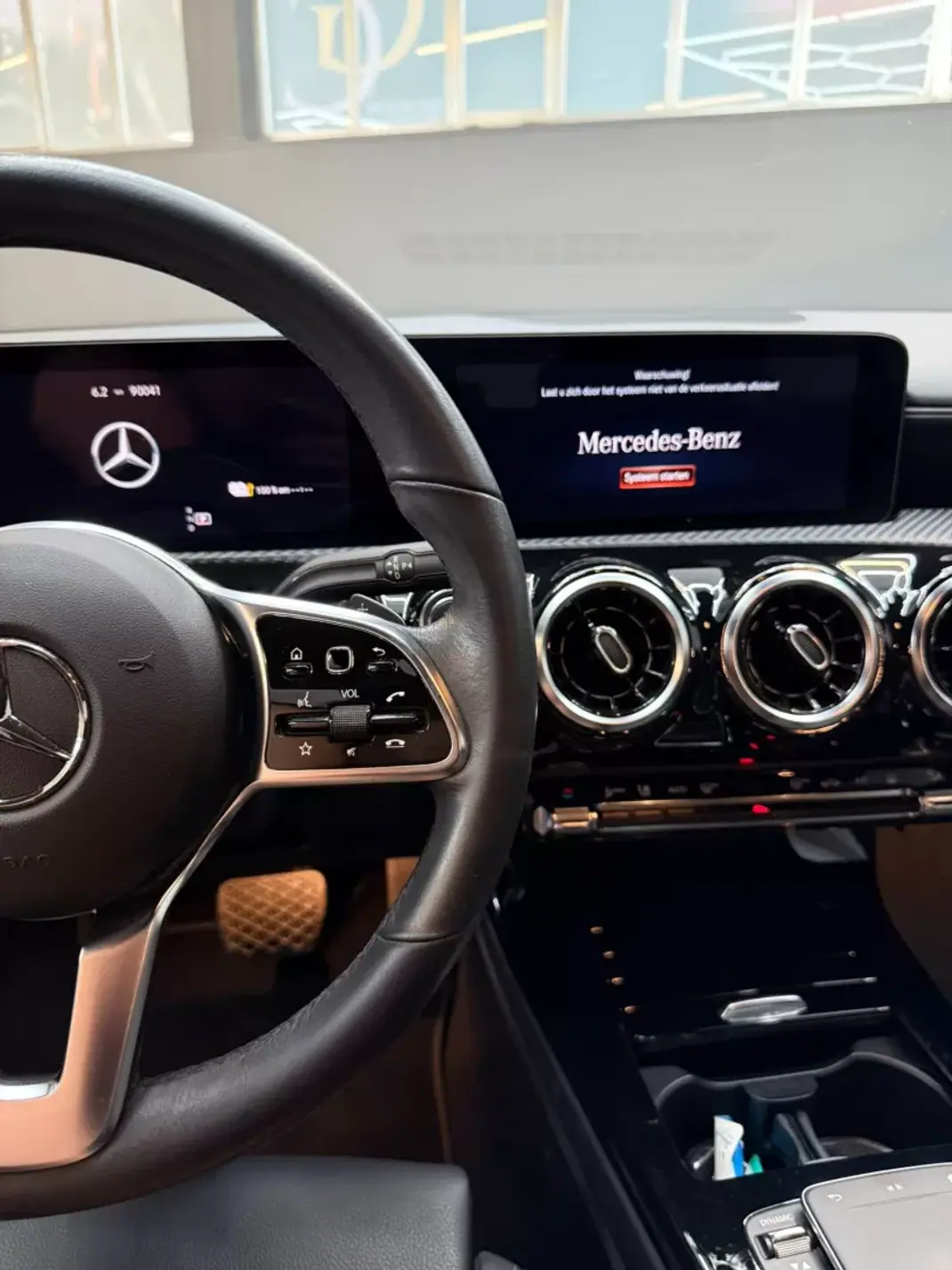Mercedes-Benz CLA 250 2023 - 29900 EUR, 90100 km - AUTO.MOTO.pt - 90100km - foto 14 de 28