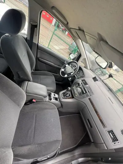 Ford C-Max 2004 - 4499 EUR, 302000 km - AUTO.MOTO.pt - 302000km - foto 4 de 6