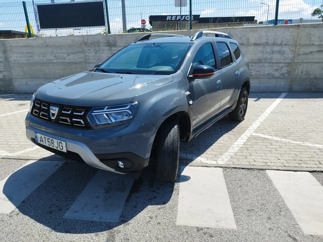 Dacia Duster 2022 - 18950 EUR, 28426 km - AUTO.MOTO.pt - 28426km - foto 1 de 10
