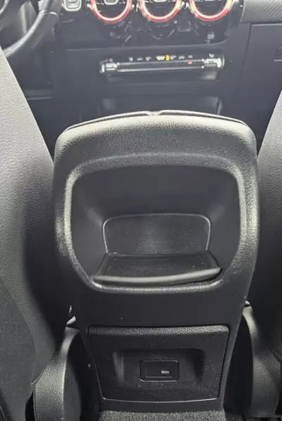 Mercedes-Benz CLA 180 2021 - 28999 EUR, 100000 km - AUTO.MOTO.pt - 100000km - foto 23 de 32