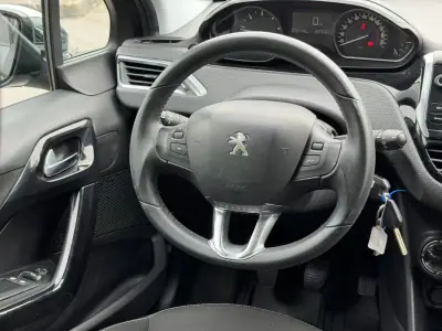 Peugeot 208 2017 - 10900 EUR, 72148 km - AUTO.MOTO.pt - 72148km - foto 17 de 17