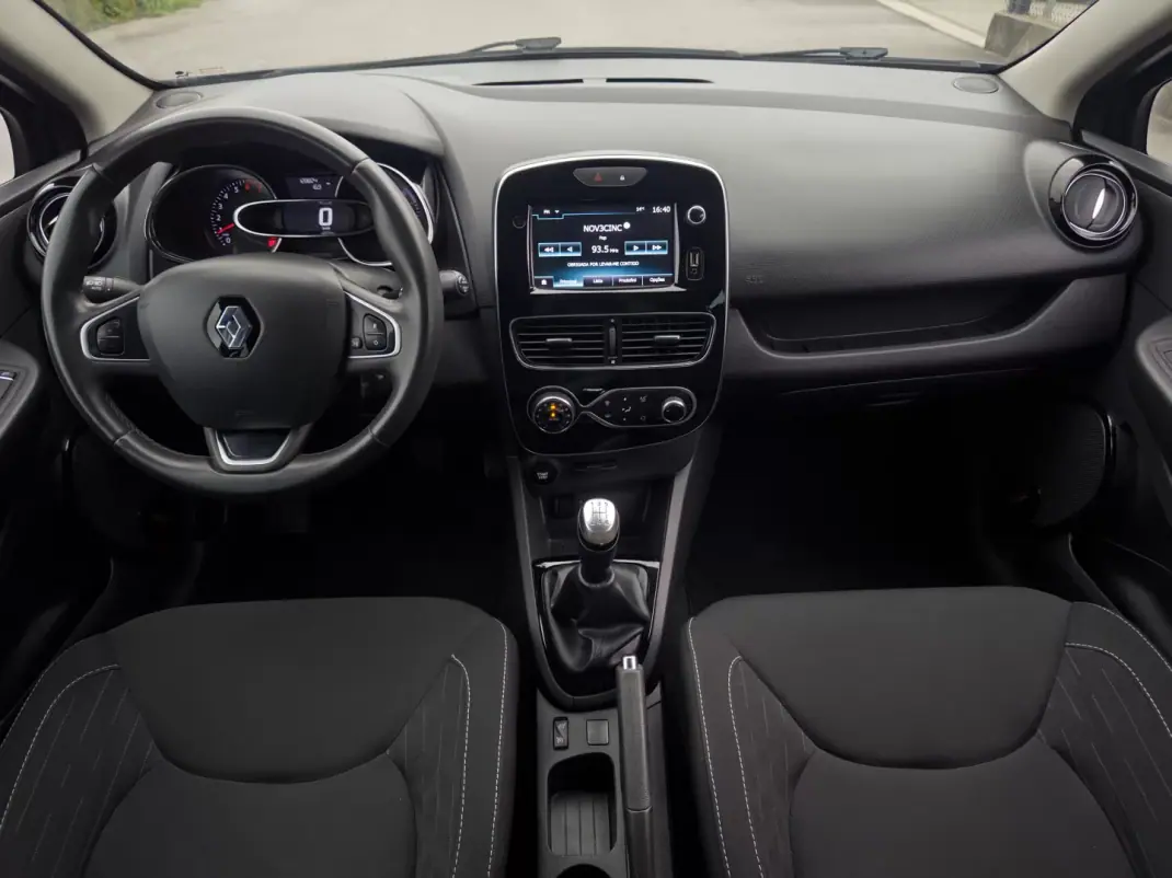 Renault Clio 2019 - 10990 EUR, 128000 km - AUTO.MOTO.pt - 128000km - foto 39 de 43