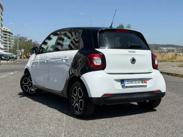 Smart ForFour 2016 - 11995 EUR, 84000 km - AUTO.MOTO.pt - 84000km - foto 40 de 42
