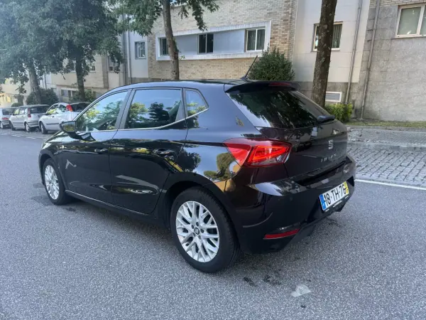 SEAT Ibiza 2017 - 9450 EUR, 168000 km - AUTO.MOTO.pt - 168000km - foto 4 de 10