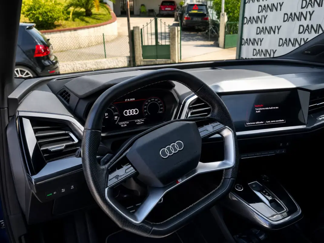 Audi Q4 e-tron 2021 - 33500 EUR, 130000 km - 130000km - foto 3 de 7