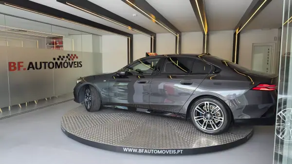 BMW 520 2023 - 49900 EUR, 46079 km - AUTO.MOTO.pt - 46079km - foto 14 de 60