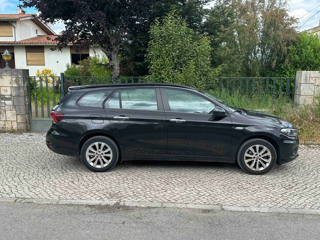 Fiat Tipo Station Wagon 2020 - 12500 EUR, 137000 km - AUTO.MOTO.pt - 137000km - foto 2 de 9