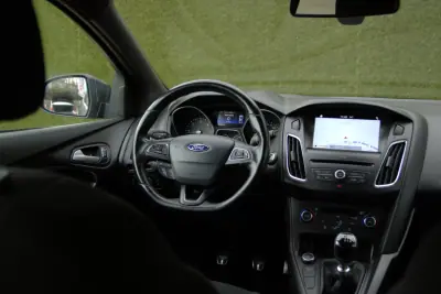 Ford Focus 2018 - 14990 EUR, 104000 km - AUTO.MOTO.pt - 104000km - foto 11 de 29