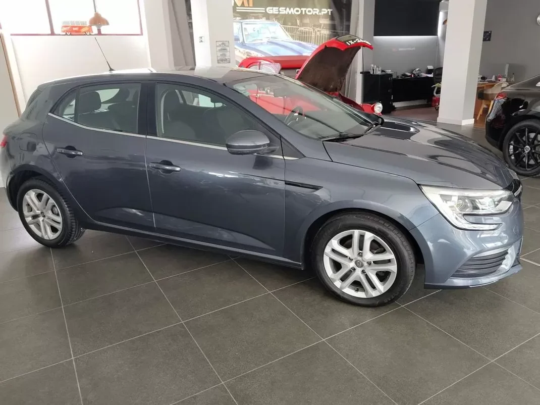 Renault Mégane 2019 - 13490 EUR, 113000 km - AUTO.MOTO.pt - 113000km - foto 1 de 14