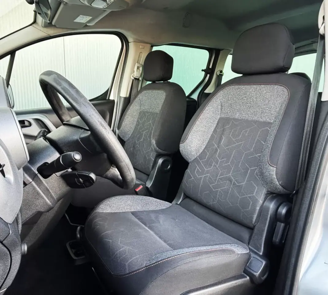 Peugeot Partner 2018 - 14900 EUR, 140000 km - AUTO.MOTO.pt - 140000km - foto 12 de 37