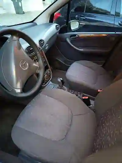 Mercedes-Benz A 170 2003 - 3600 EUR, 324000 km - AUTO.MOTO.pt - 324000km - foto 6 de 11