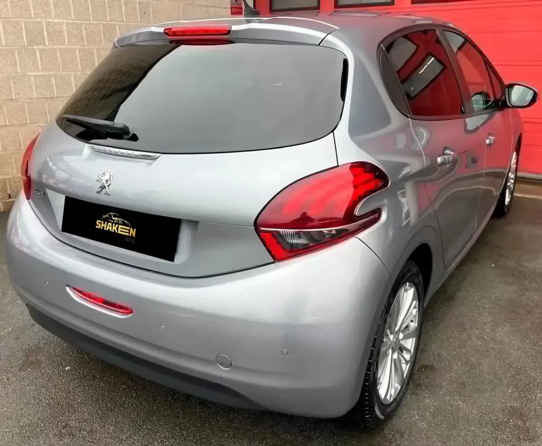 Peugeot 208 2019 - 7990 EUR, 135015 km - AUTO.MOTO.pt - 135015km - foto 4 de 12