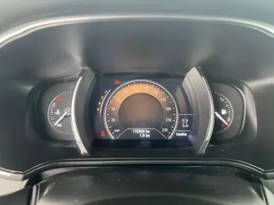 Renault Mégane 2018 - 14500 EUR, 170000 km - AUTO.MOTO.pt - 170000km - foto 9 de 12