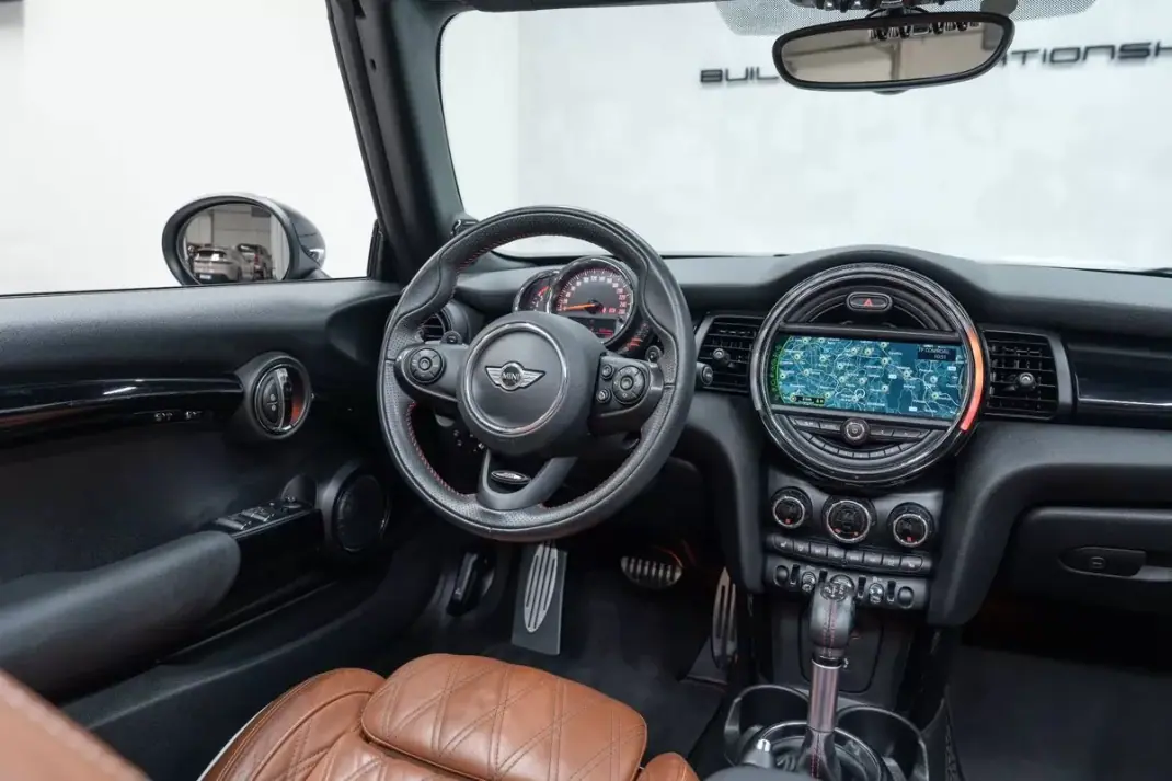 MINI 2017 - 25950 EUR, 65000 km - AUTO.MOTO.pt - 65000km - foto 20 de 41