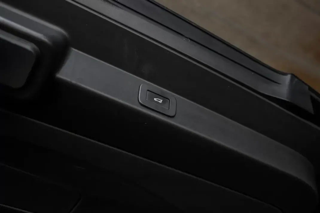 Land Rover Range Rover Sport 2023 - 83990 EUR, 131215 km - AUTO.MOTO.pt - 131215km - foto 34 de 46