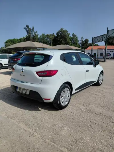Renault 2017 - 7950 EUR, 180000 km - AUTO.MOTO.pt - 180000km - foto 9 de 9