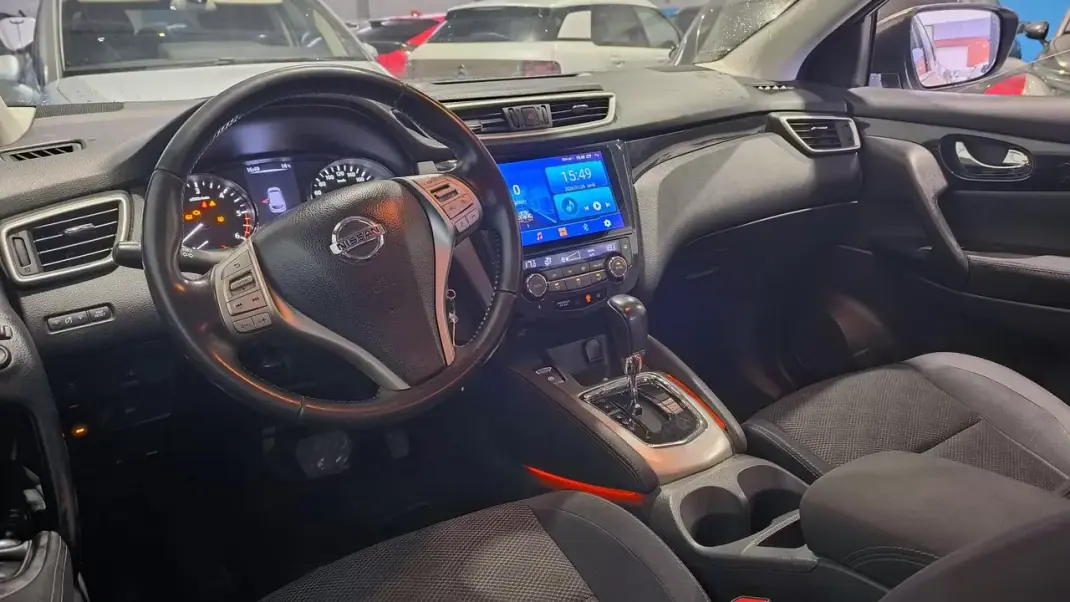 Nissan Qashqai 2015 - 14300 EUR, 140000 km - AUTO.MOTO.pt - 140000km - foto 10 de 20